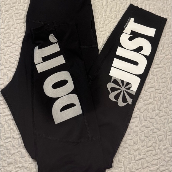 Black leggings. Size M. - Picture 2 of 12